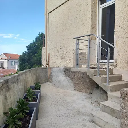 Spacieux Rez-de-villa A Apartamento